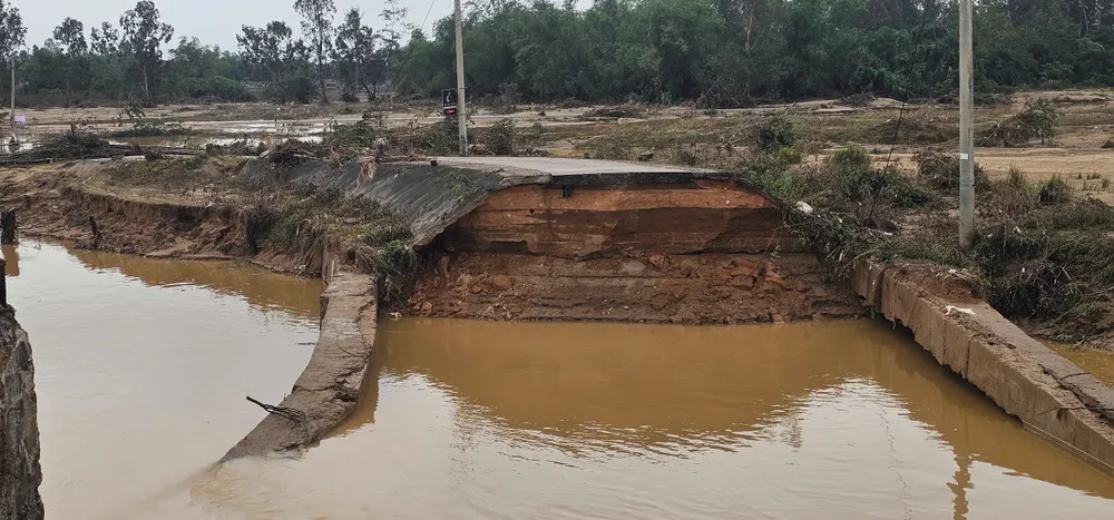 Phần sạt lở nằm theo hướng phường Hội An Da nang cau ba ngan  (9).jpg