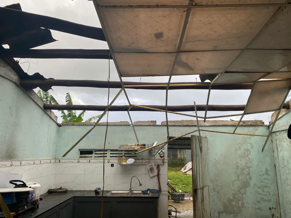 Khanh Tho, Truong My and Khanh Thinh villages of Chien Dan commune suffered heavy damage. 17-11-loc-xoay-Chien-Dan-4.jpg