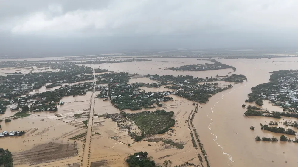 Dai Loc komününde (Da Nang şehri) birçok alçak alan sel sularıyla sular altında kaldı. Fotoğraf: NGUYEN CUONG 17-11-lu-dai-loc-onl.JPG