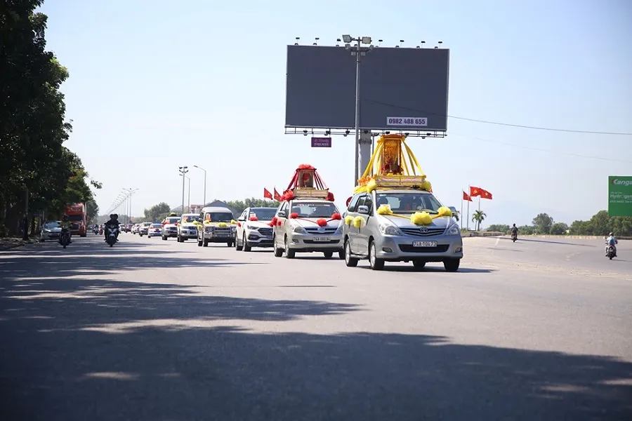 Rước long vị vua Hàm Nghi về di tích thành Tân Sở  ảnh 2  Rước long vị vua Hàm Nghi về di tích thành Tân Sở  ảnh 2