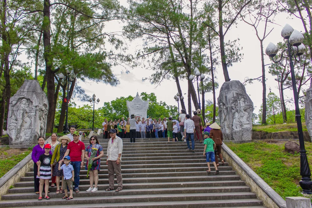 Dòng người về vùng "đất lửa" Quảng Trị tri ân các anh hùng liệt sĩ ảnh 15