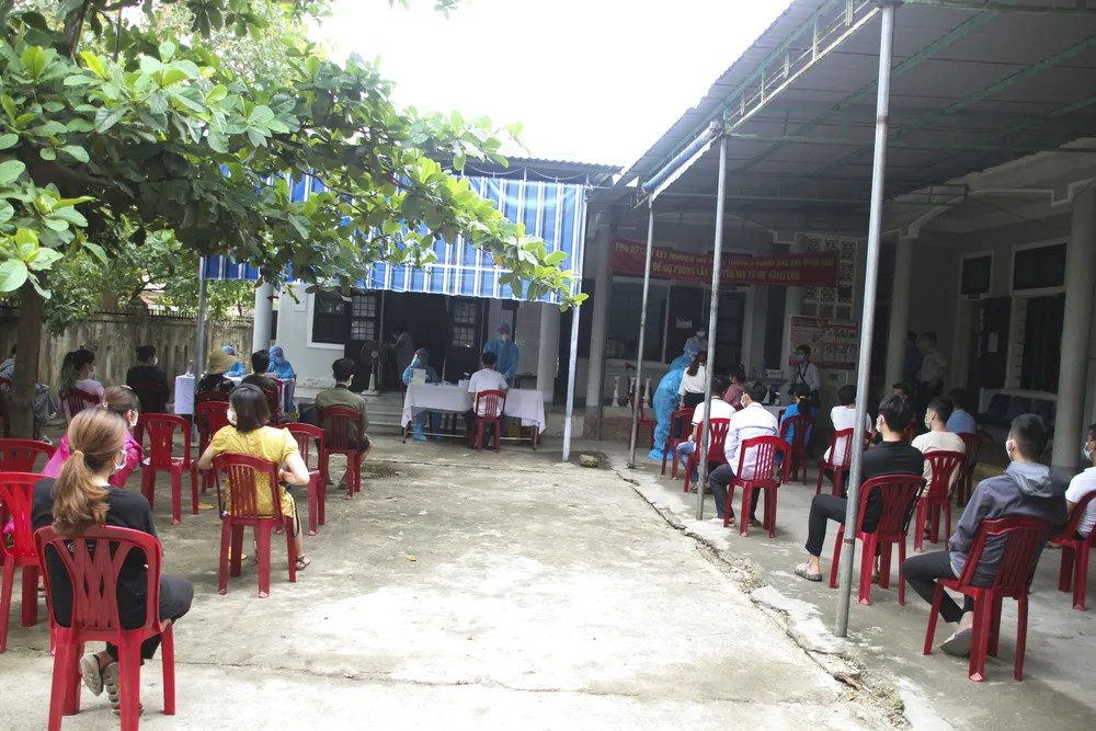 Quảng Trị: Tiến hành xét nghiệm nhanh Covid-19 cho người về từ vùng có dịch  ảnh 2