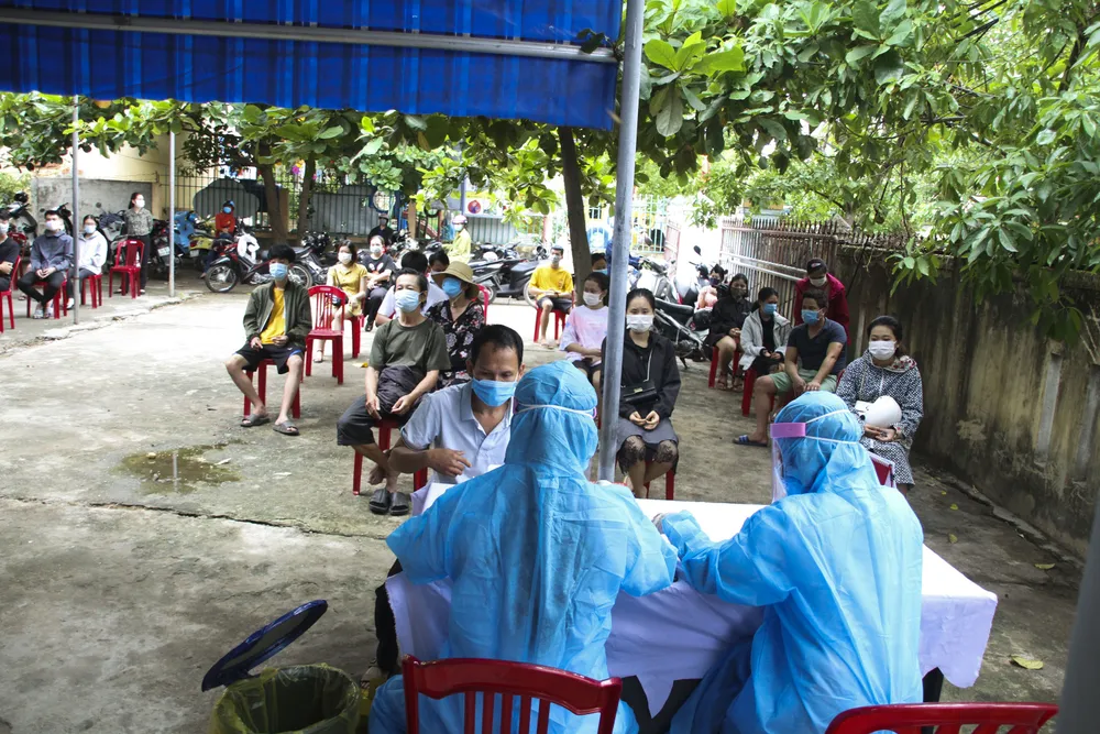 Quảng Trị: Tiến hành xét nghiệm nhanh Covid-19 cho người về từ vùng có dịch  ảnh 6