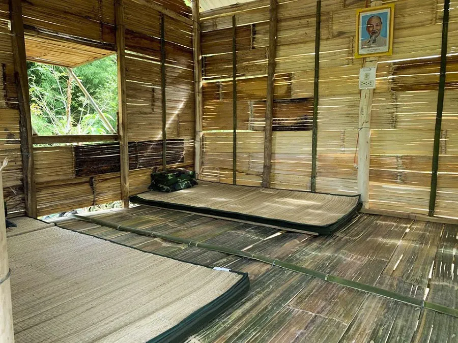 Tận dụng vật liệu tại chỗ, kiên cố chốt nơi tuyến đầu chống dịch ảnh 6