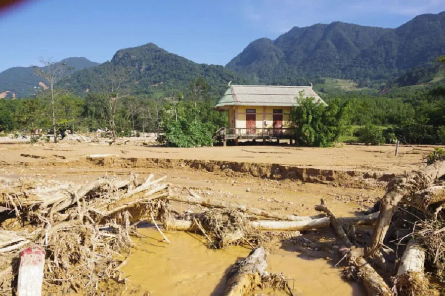 Quảng Trị: Hướng Việt tan hoang sau lũ, 2 lần thả hàng cứu trợ khẩn cấp bằng trực thăng ảnh 7