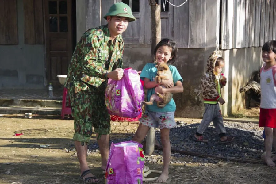 Quảng Trị: Hướng Việt tan hoang sau lũ, 2 lần thả hàng cứu trợ khẩn cấp bằng trực thăng ảnh 16