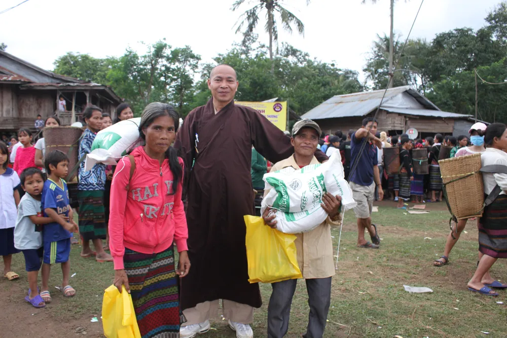 Quảng Trị: Tặng quà cho người dân hai bên biên giới Việt Nam - Lào bị ảnh hưởng bởi bão lũ  ảnh 5