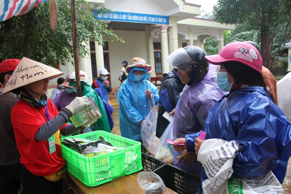 Chợ phiên 0 đồng giúp người nghèo vùng cao vượt khó sau lũ ảnh 5