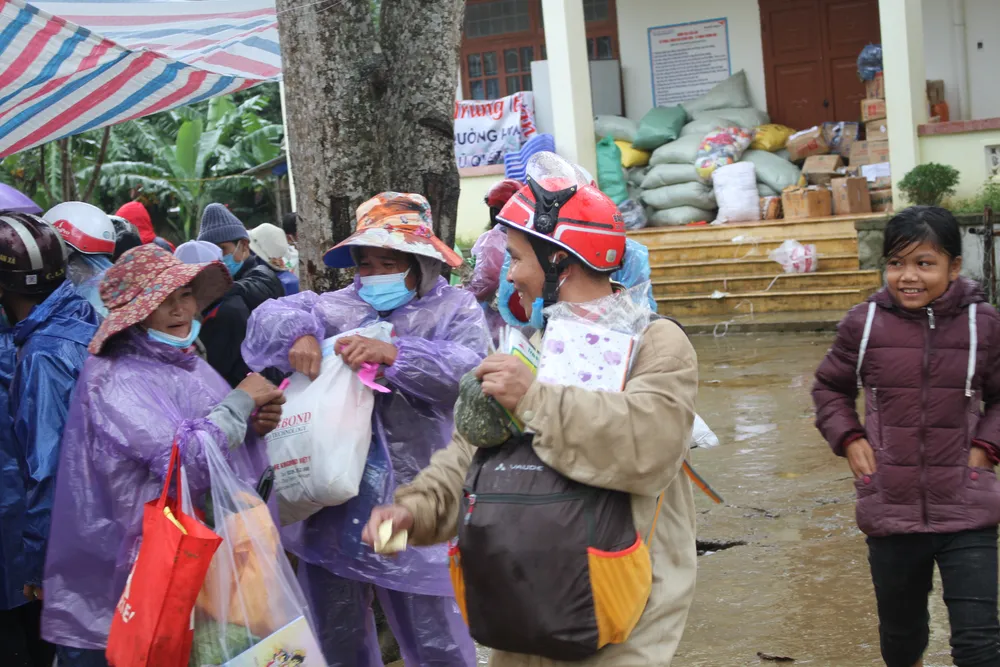 Chợ phiên 0 đồng giúp người nghèo vùng cao vượt khó sau lũ ảnh 7