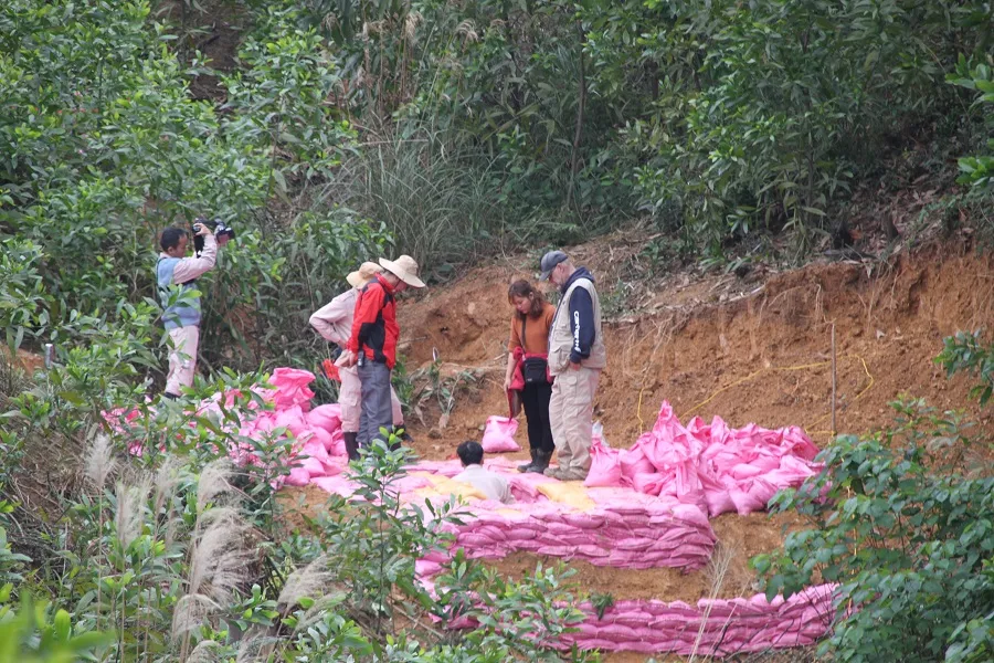 Quảng Trị: Hủy nổ quả đạn pháo gần 900kg ảnh 1