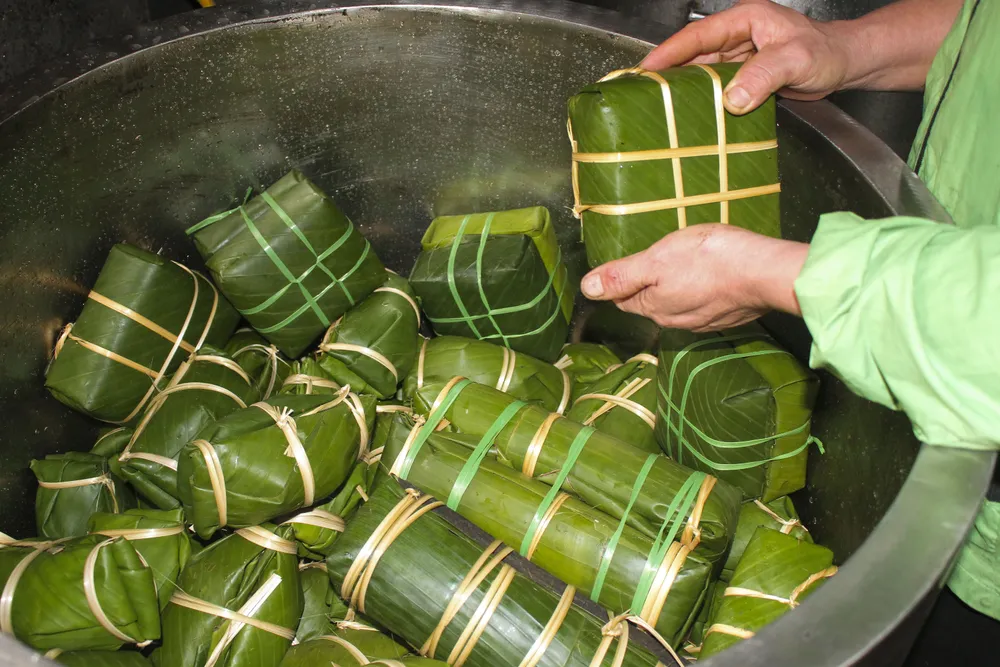 Làng nghề gói bánh chưng, bánh tét xanh như ngọc ảnh 10