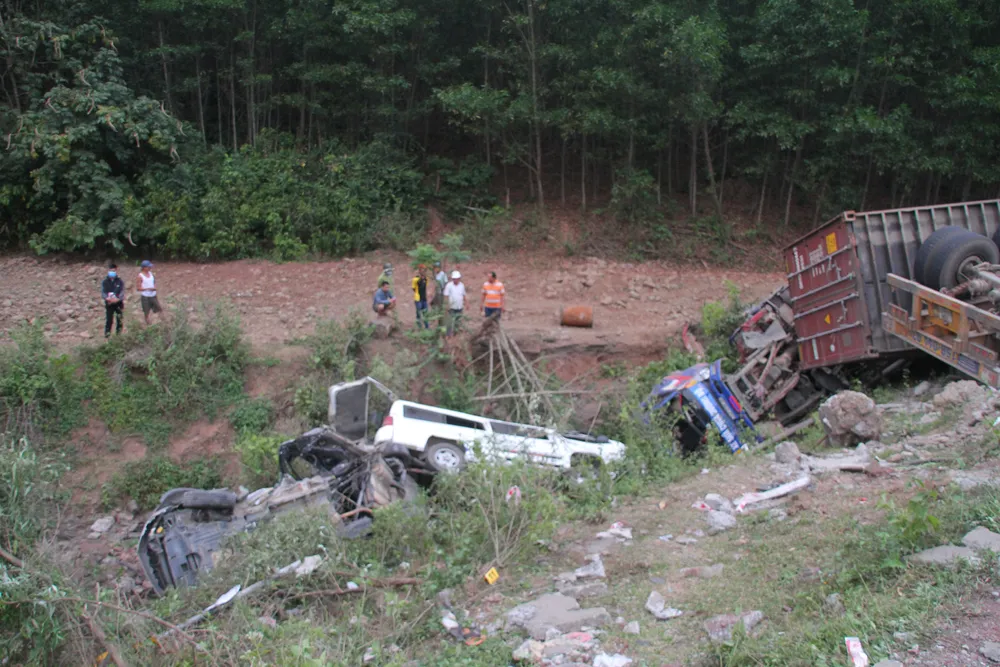 Xe đầu kéo mất lái gây tai nạn liên hoàn khiến nhiều người bị thương  ảnh 7