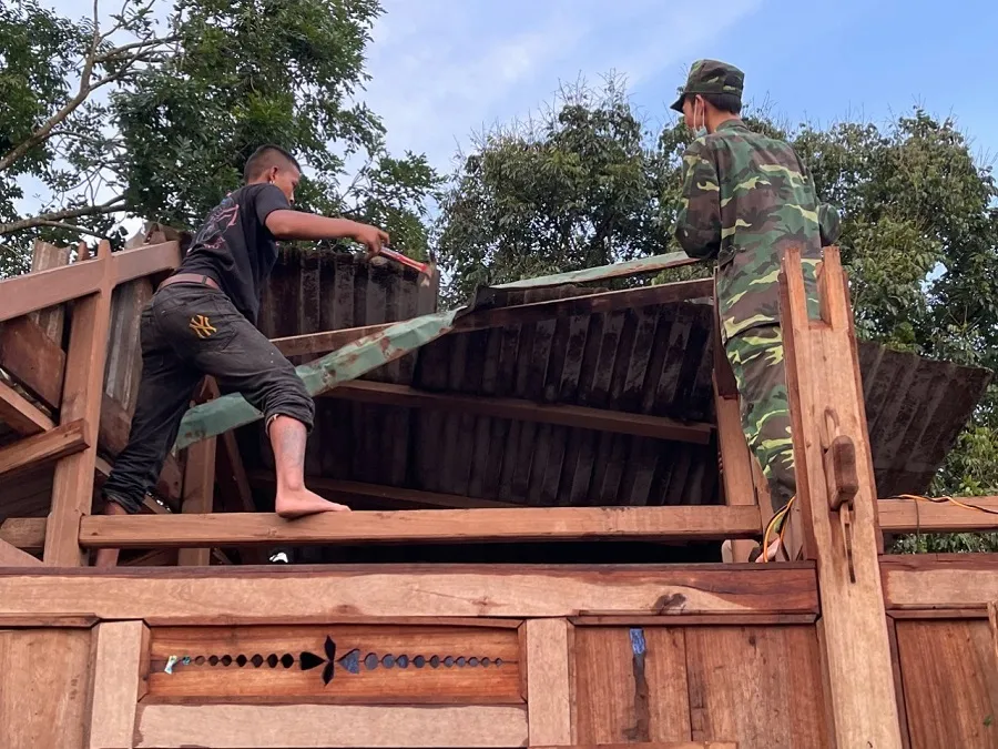 Dông lốc làm tốc mái hàng chục nhà dân ở Quảng Trị ảnh 4