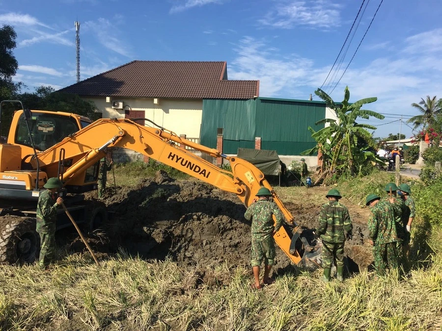 Đội Quy tập hài cốt liệt sĩ 584 đang tích cực khảo sát, mở rộng khu vực tìm kiếm các hài cốt liệt sĩ. Ảnh: TÀI TUYẾN