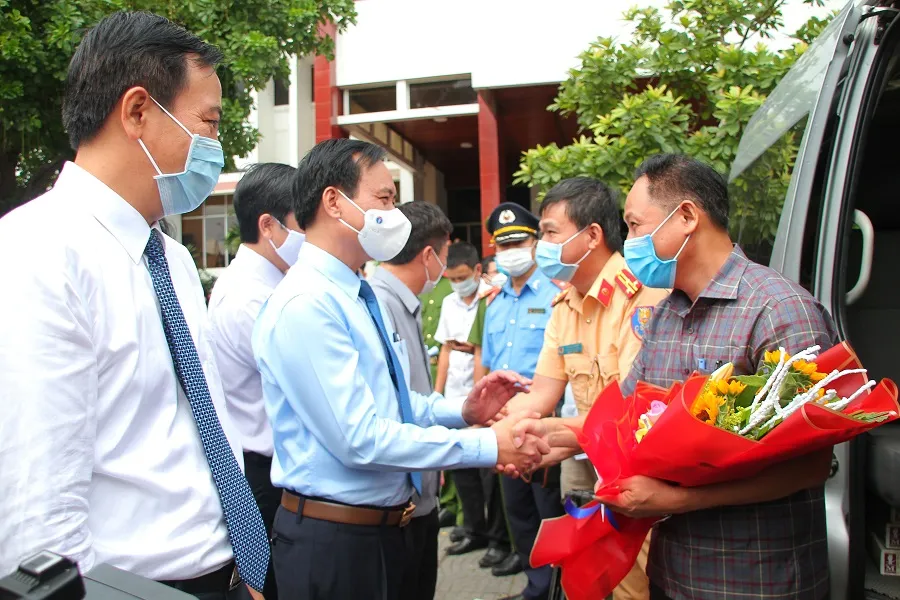 Quảng Trị: 35 bác sĩ, nhân viên y tế lên đường hỗ trợ Bình Dương chống dịch  ảnh 5