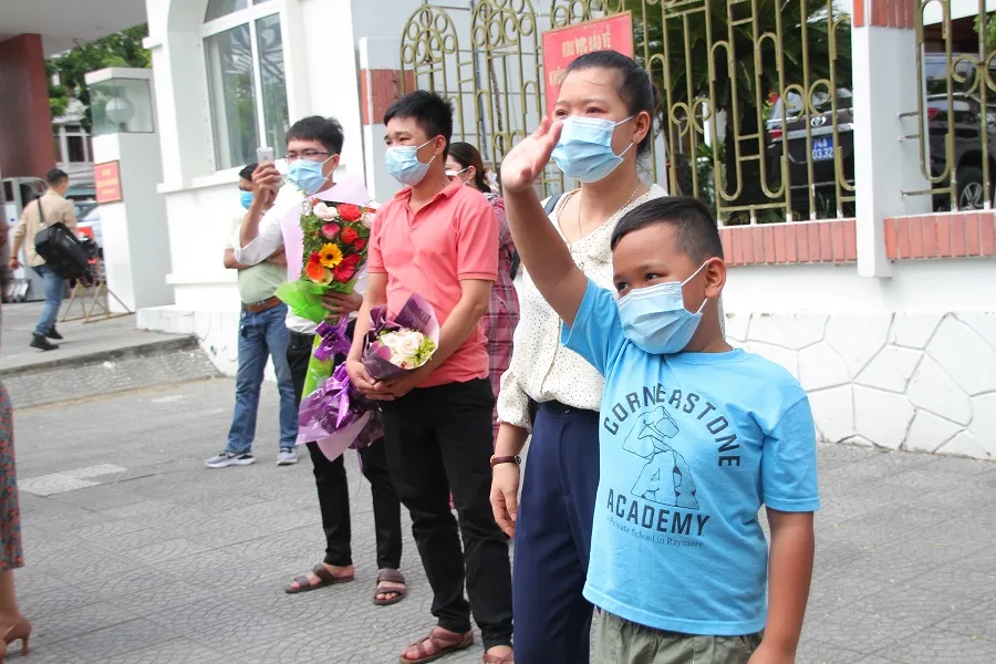 Quảng Trị: 35 bác sĩ, nhân viên y tế lên đường hỗ trợ Bình Dương chống dịch  ảnh 2