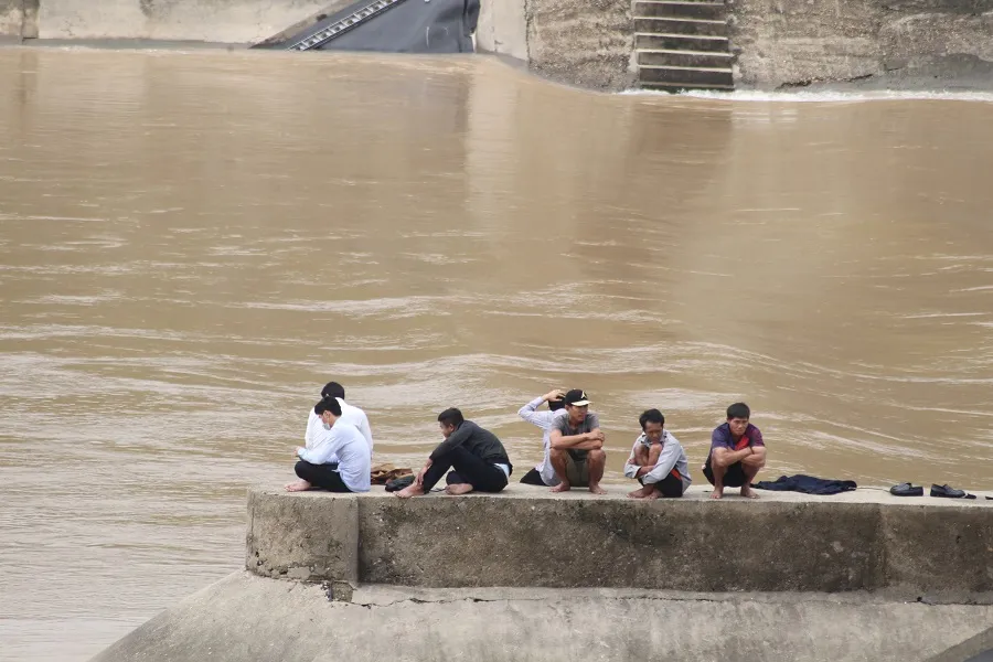 Quảng Trị: Tàu chở đoàn công tác gặp nạn, 1 người mất tích ảnh 1 Quảng Trị: Tàu chở đoàn công tác gặp nạn, 1 người mất tích ảnh 1