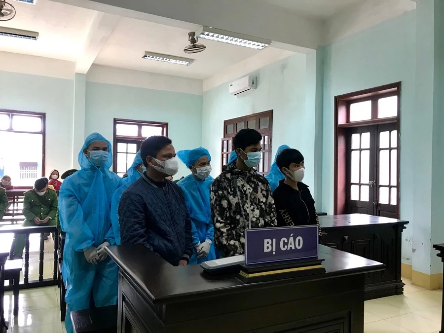 Vụ 5 chiến sĩ công an bị thương khi bảo vệ vận chuyển thiết bị điện gió: 12 đối tượng lĩnh án tù ảnh 1 Vụ 5 chiến sĩ công an bị thương khi bảo vệ vận chuyển thiết bị điện gió: 12 đối tượng lĩnh án tù ảnh 1