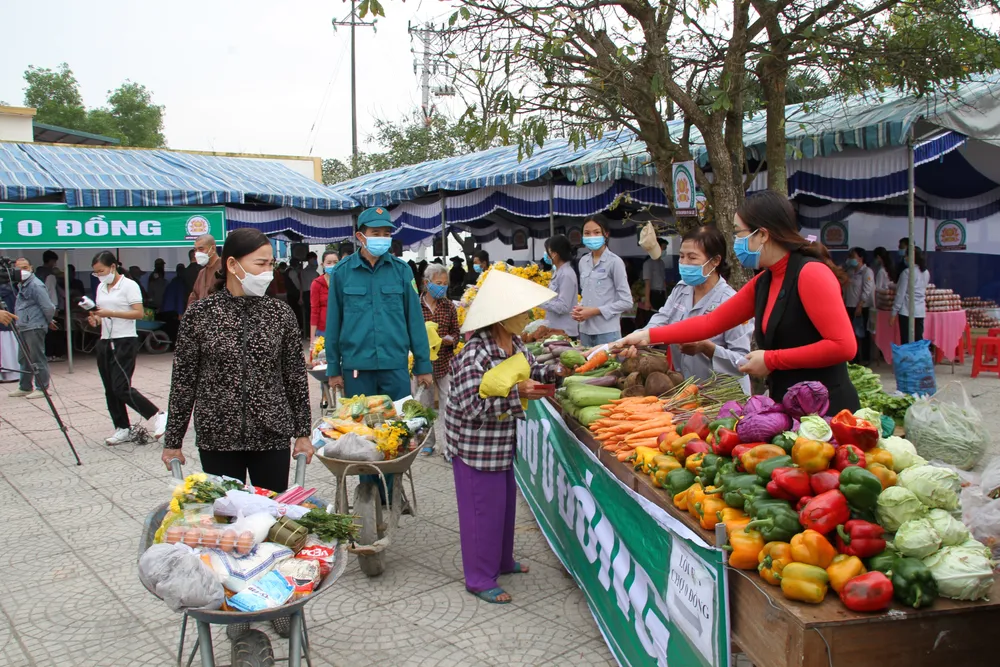 Quảng Trị: “Phiên chợ 0 đồng” ấm lòng người dân khó khăn  ảnh 2