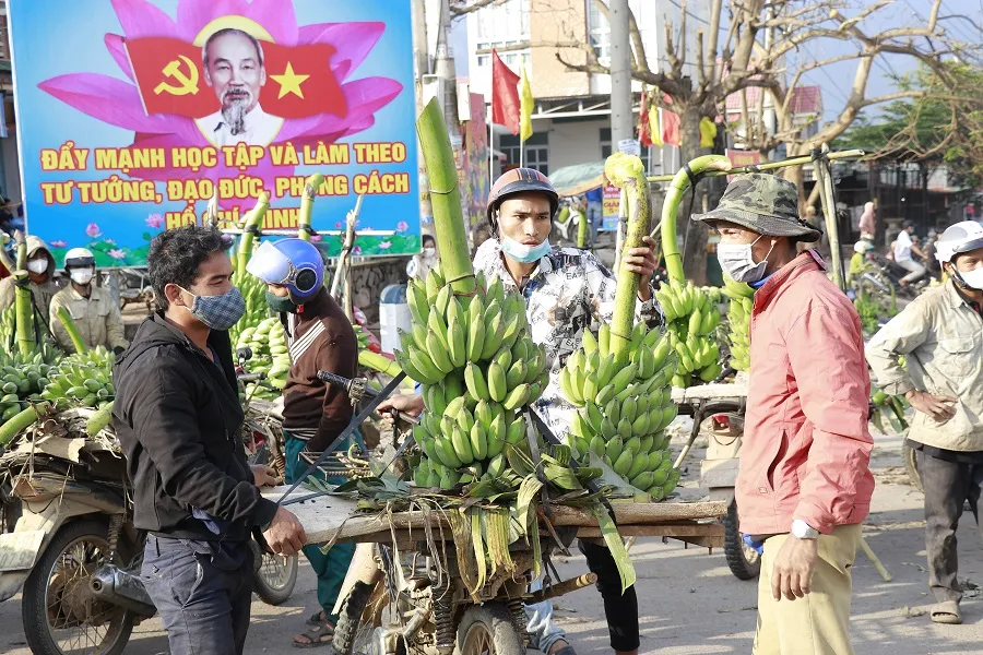 Nhộn nhịp phiên chợ chuối mật mốc ngày giáp tết ảnh 3