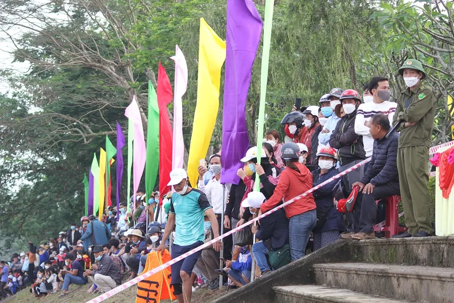 Sôi nổi giải đua thuyền truyền thống kỷ niệm 115 năm ngày sinh Tổng Bí thư Lê Duẩn ảnh 8