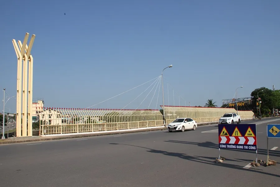 Quảng Trị: Các hạng mục trang trí có thiết kế “lạ” ở cầu Đại An được tháo dỡ ảnh 2
