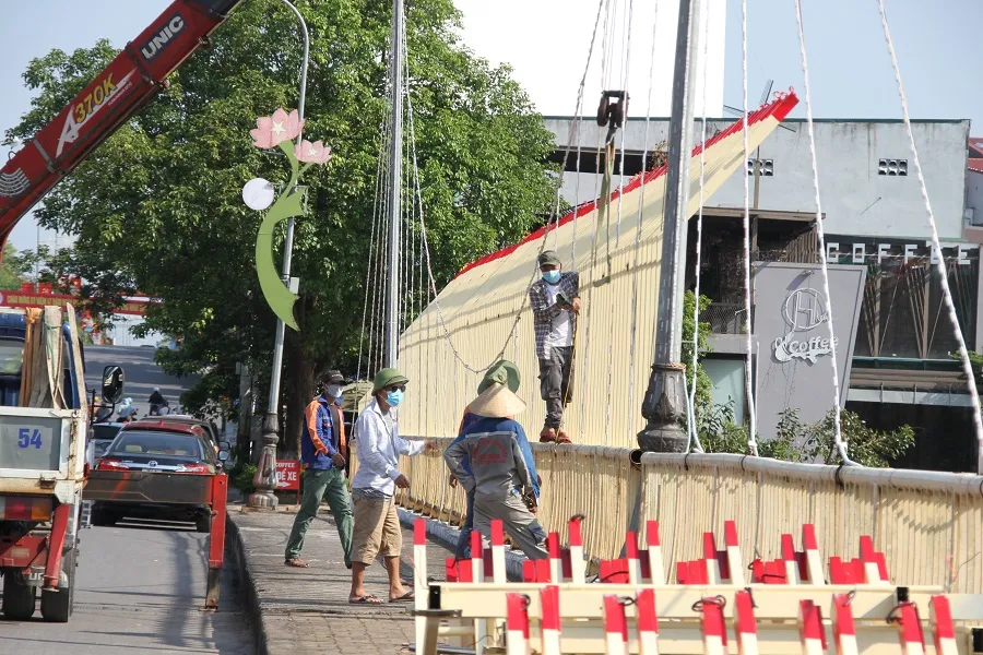 Quảng Trị: Các hạng mục trang trí có thiết kế “lạ” ở cầu Đại An được tháo dỡ ảnh 3