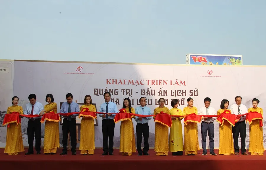 Khai mạc triển lãm “Quảng Trị - Dấu ấn lịch sử qua tài liệu lưu trữ' ảnh 1