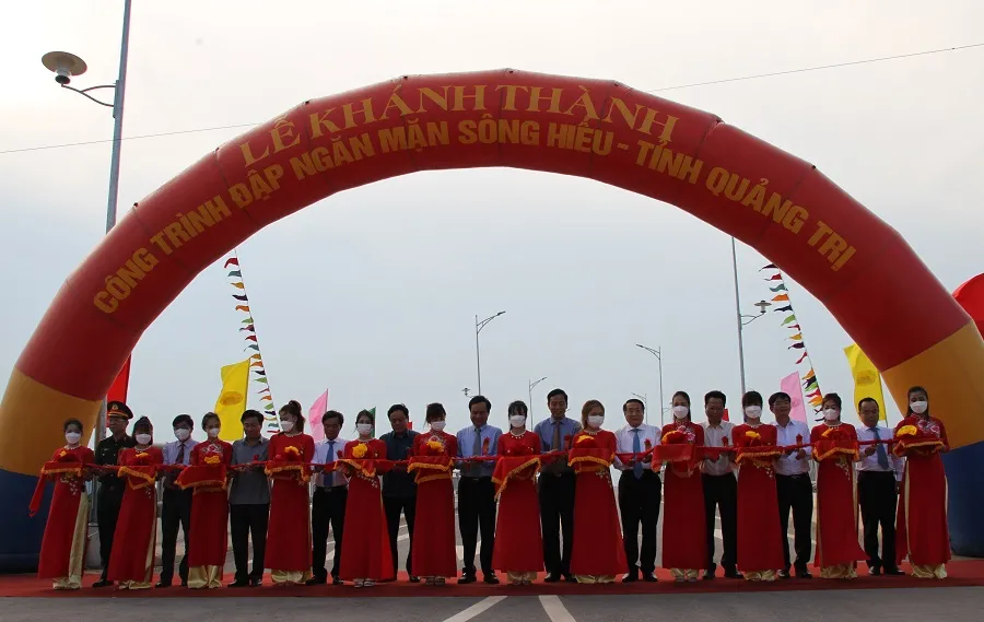 Quảng Trị: Khánh thành Đập ngăn mặn sông Hiếu ảnh 1