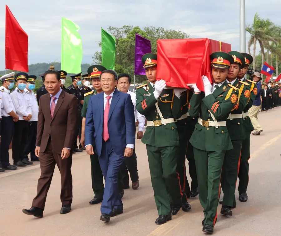 Quảng Trị: Đón nhận 12 hài cốt liệt sĩ hy sinh tại Lào  ảnh 1 Quảng Trị: Đón nhận 12 hài cốt liệt sĩ hy sinh tại Lào  ảnh 1