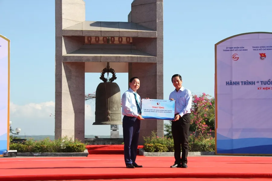 Trồng cây xanh, cải tạo cảnh quan tại các nghĩa trang liệt sĩ quốc gia tỉnh Quảng Trị ảnh 6