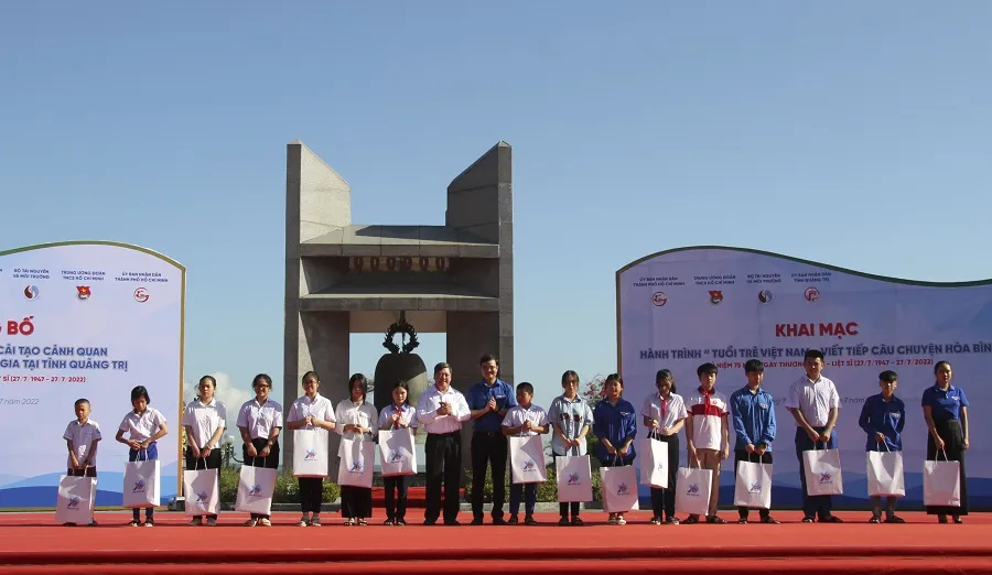 Trồng cây xanh, cải tạo cảnh quan tại các nghĩa trang liệt sĩ quốc gia tỉnh Quảng Trị ảnh 4