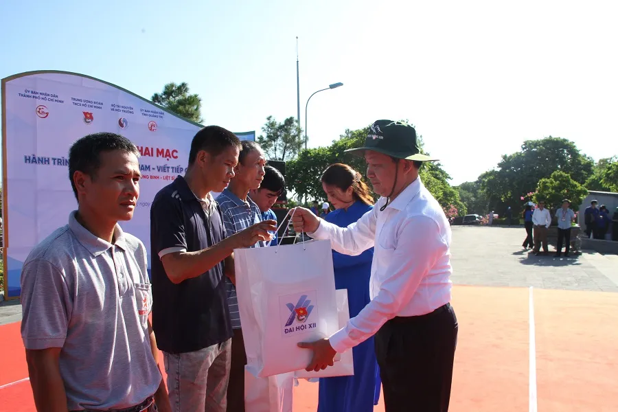 Trồng cây xanh, cải tạo cảnh quan tại các nghĩa trang liệt sĩ quốc gia tỉnh Quảng Trị ảnh 5