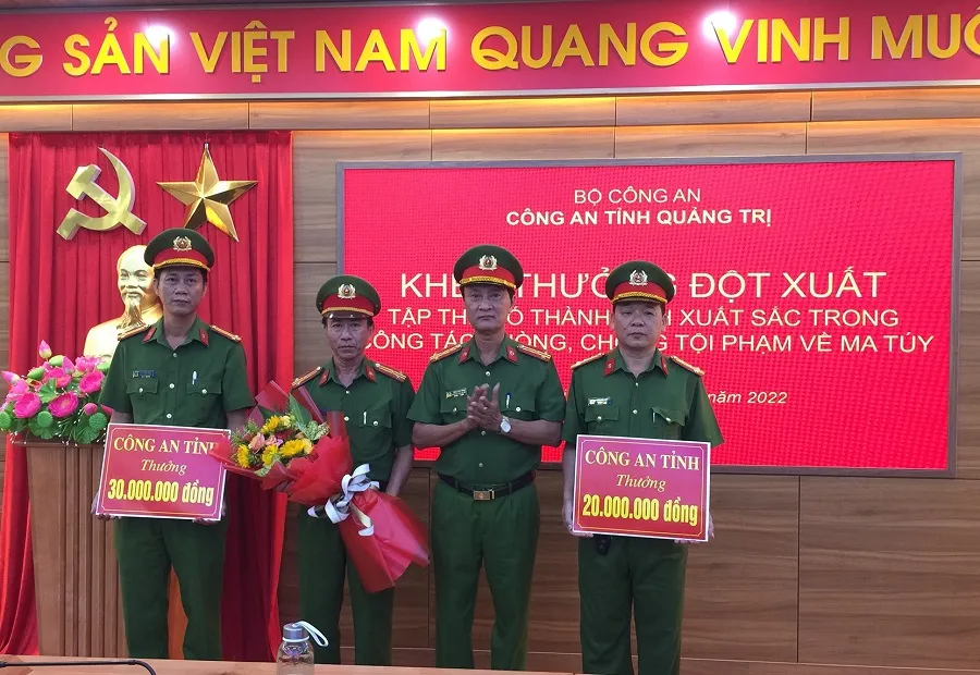 Quảng Trị: Liên tiếp triệt phá 3 vụ vận chuyển, thu giữ 34kg ma túy đá và 8 bánh heroin ảnh 1