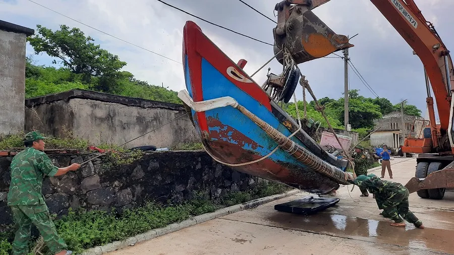 Bão số 4 có xu hướng mạnh thêm trong 24 giờ tới ảnh 21 Bão số 4 có xu hướng mạnh thêm trong 24 giờ tới ảnh 21