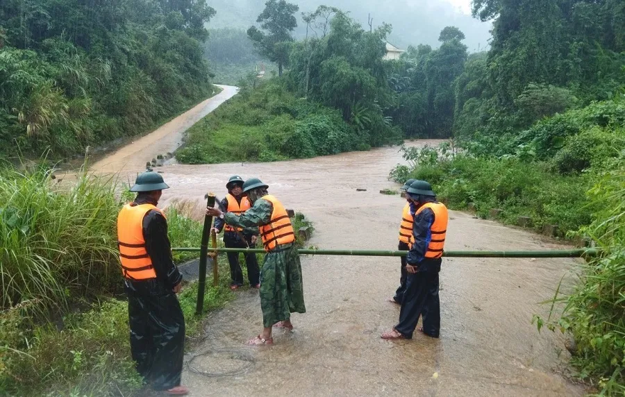 Nhiều khu vực ở Quảng Trị, Quảng Ngãi bị chia cắt, ngập nặng do mưa lớn  ảnh 2