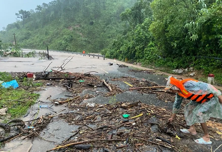 Quảng Trị: Mưa lớn khiến nhiều khu vực miền núi bị chia cắt ảnh 2