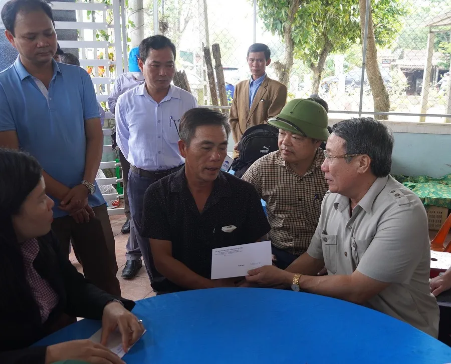 Hiện trường vụ sạt lở khiến 3 nhà đổ sập, 1 người tử vong ảnh 9