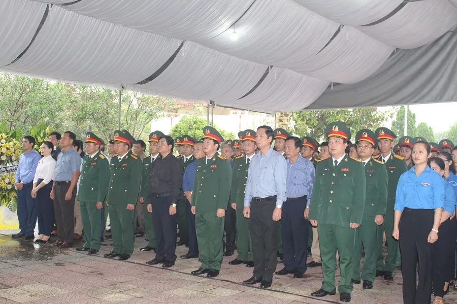 Truy điệu và an táng 8 hài cốt liệt sĩ được quy tập tại thôn Bản Chùa  ảnh 1