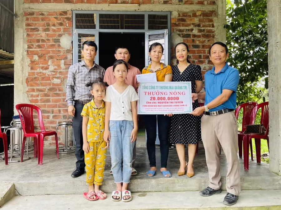 Nhặt được túi vàng bên đường, người phụ nữ tìm người trả lại ảnh 2