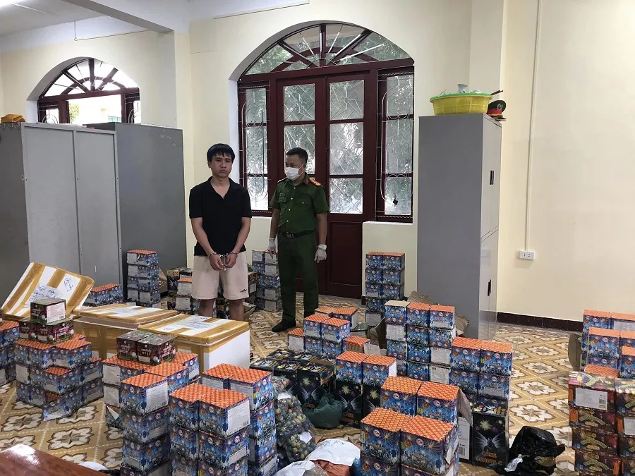 Quảng Trị: Bắt quả tang thanh niên tàng trữ, vận chuyển 450kg pháo ảnh 1