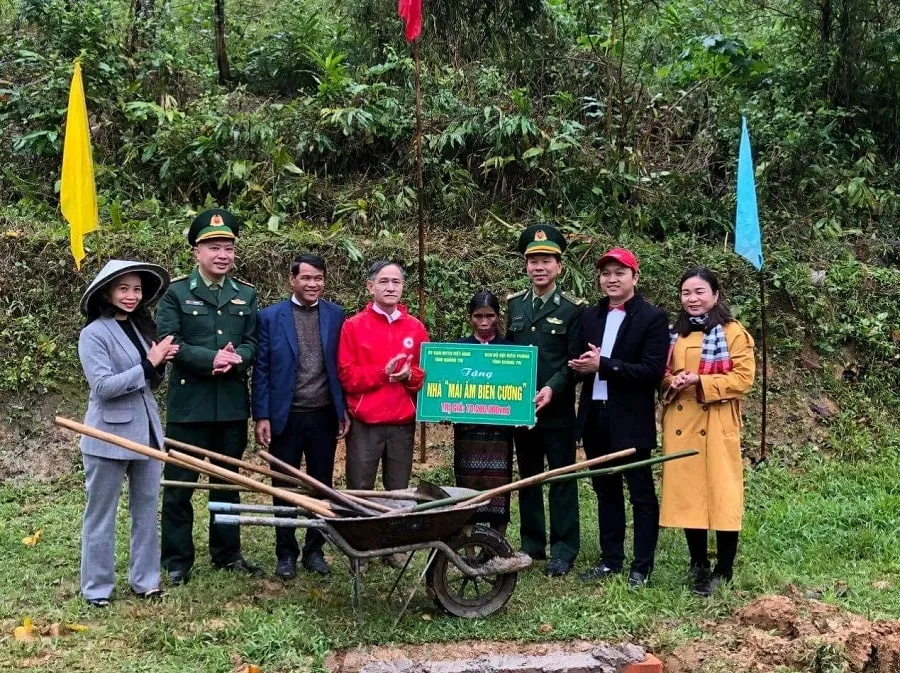 Khởi công xây dựng nhà cho bà Hồ Thị May ở bản Ngược Khởi công xây dựng nhà cho bà Hồ Thị May ở bản Ngược
