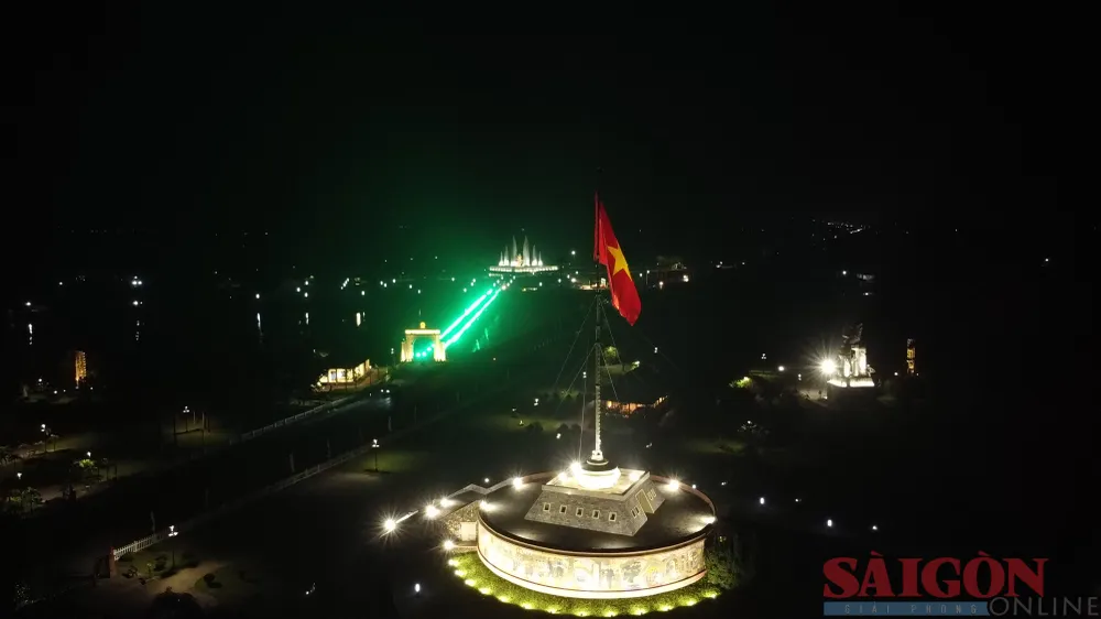 Thắp đèn xanh cầu Hiền Lương tại Di tích quốc gia đặc biệt đôi bờ Hiền Lương – Bến Hải (tỉnh Quảng Trị). Thắp đèn xanh cầu Hiền Lương tại Di tích quốc gia đặc biệt đôi bờ Hiền Lương – Bến Hải (tỉnh Quảng Trị).