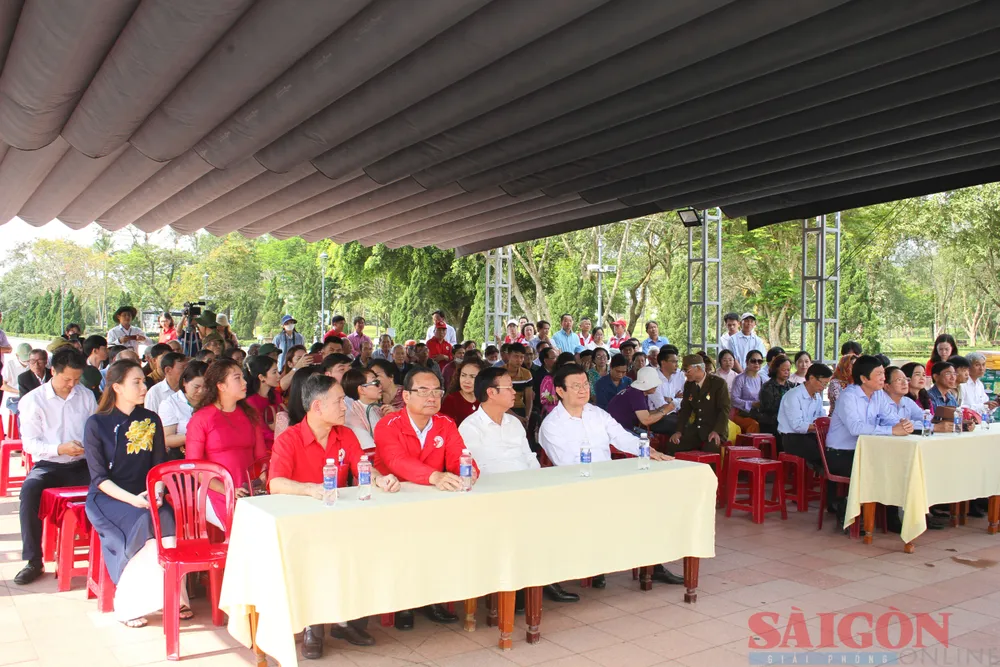 Tổ chức trao tặng nhà tình nghĩa, tặng quà cho các cựu tù chính trị và các gia đình chính sách trên địa bàn tỉnh Quảng Trị