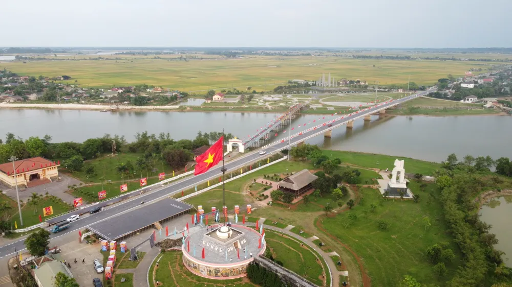 Cầu Hiền Lương thuộc Di tích lịch sử quốc gia đặc biệt Đôi bờ Hiền Lương - Bến Hải Cầu Hiền Lương thuộc Di tích lịch sử quốc gia đặc biệt Đôi bờ Hiền Lương - Bến Hải