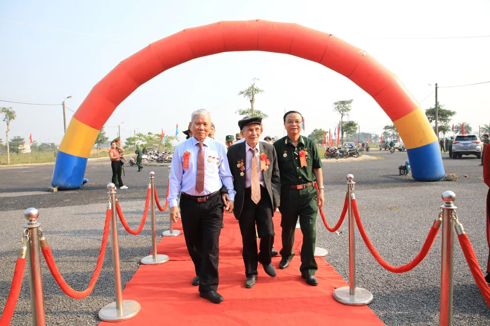 Hội viên Hội Chiến sĩ cách mạng bị địch bắt tù đày tỉnh Quảng Trị tham dự buổi lễ Hội viên Hội Chiến sĩ cách mạng bị địch bắt tù đày tỉnh Quảng Trị tham dự buổi lễ