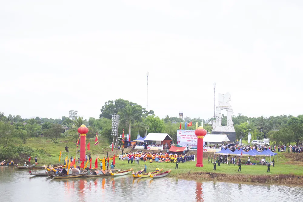 Hoạt động được tổ chức tại Bến đua thuyền bờ Bắc thuộc Di tích quốc gia đặc biệt Đôi bờ Hiền Lương - Bến Hải