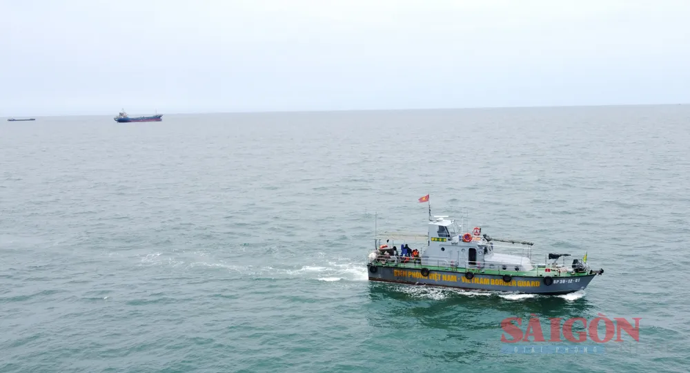 Bộ Chỉ huy Bộ đội Biên phòng tỉnh Quảng Trị đã điều động 1 ca nô, tàu BP 30-12-01 của Hải đội 2 phối hợp với các cơ quan chức năng, chính quyền địa phương và ngư dân tổ chức tìm kiếm ngư dân mất tích. Bộ Chỉ huy Bộ đội Biên phòng tỉnh Quảng Trị đã điều động 1 ca nô, tàu BP 30-12-01 của Hải đội 2 phối hợp với các cơ quan chức năng, chính quyền địa phương và ngư dân tổ chức tìm kiếm ngư dân mất tích.