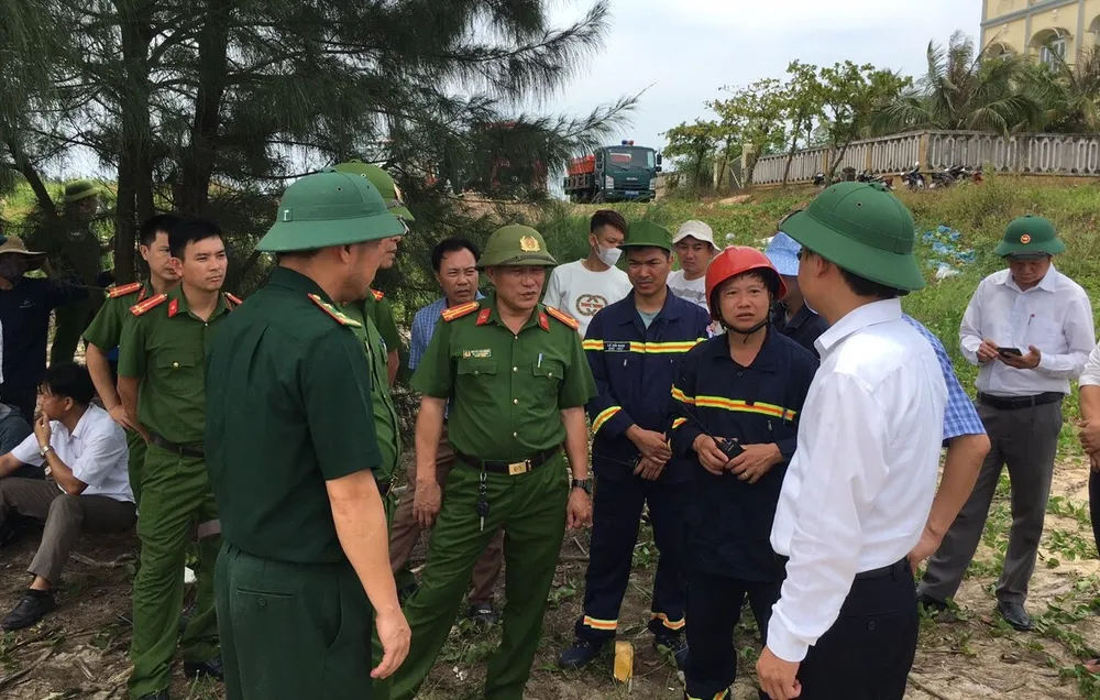 Các lực lượng chức năng khẩn trương tìm kiếm các ngư dân nghi mất tích trên biển Các lực lượng chức năng khẩn trương tìm kiếm các ngư dân nghi mất tích trên biển