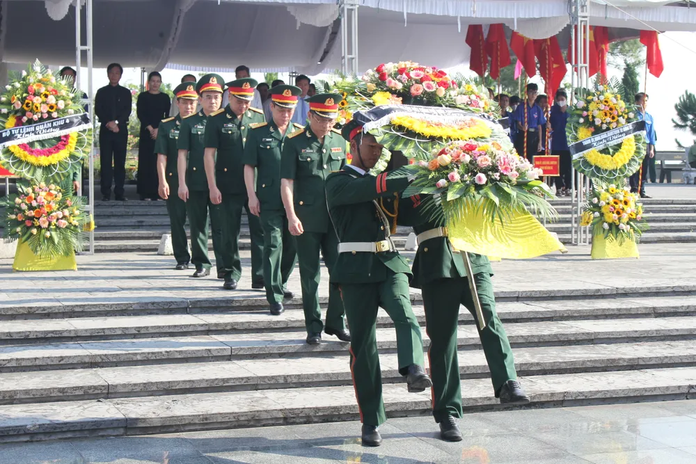 Lễ truy điệu và an táng 9 hài cốt liệt sĩ quân tình nguyện, chuyên gia Việt Nam hy sinh tại Lào Lễ truy điệu và an táng 9 hài cốt liệt sĩ quân tình nguyện, chuyên gia Việt Nam hy sinh tại Lào